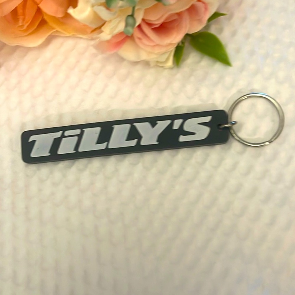 Tilly’s Key Chain Black And White SKATEWEAR